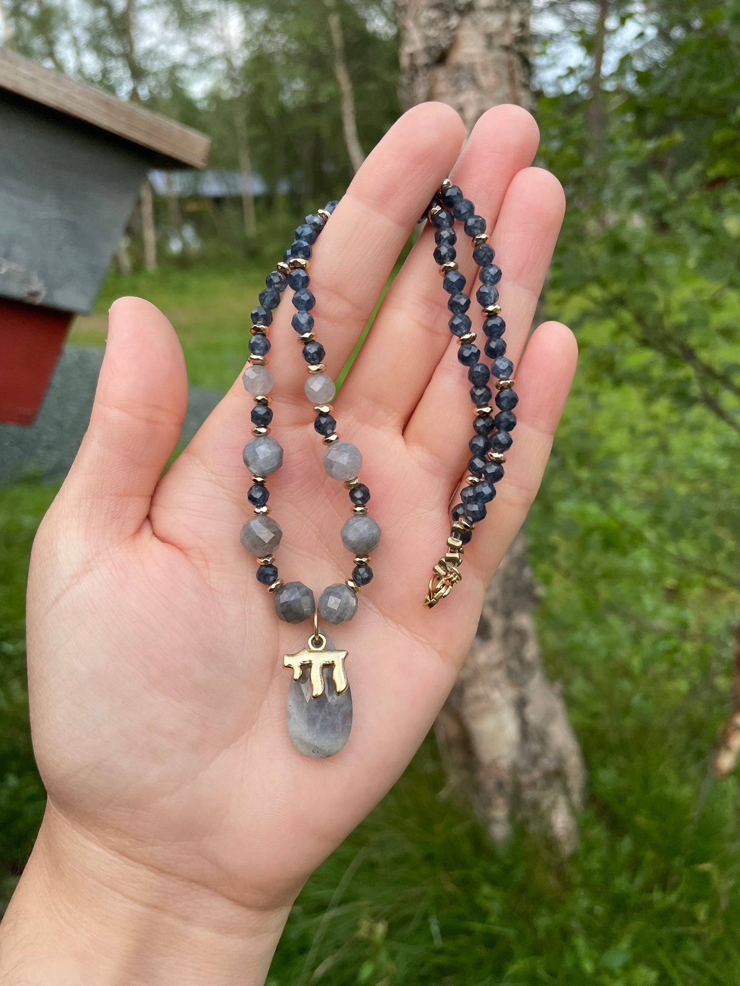 Gold plated Chai Dark Blue Sapphires & Grey Labradorite Gemstones Beaded Necklace