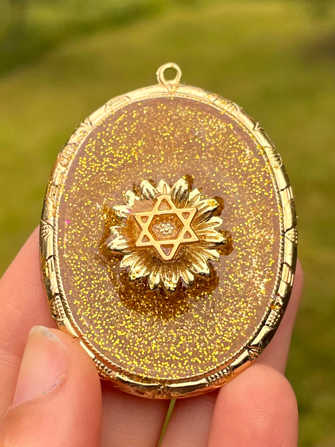 Sunflower Gold Plated Magen David with Gold Glitter in Resin, Oval Framed