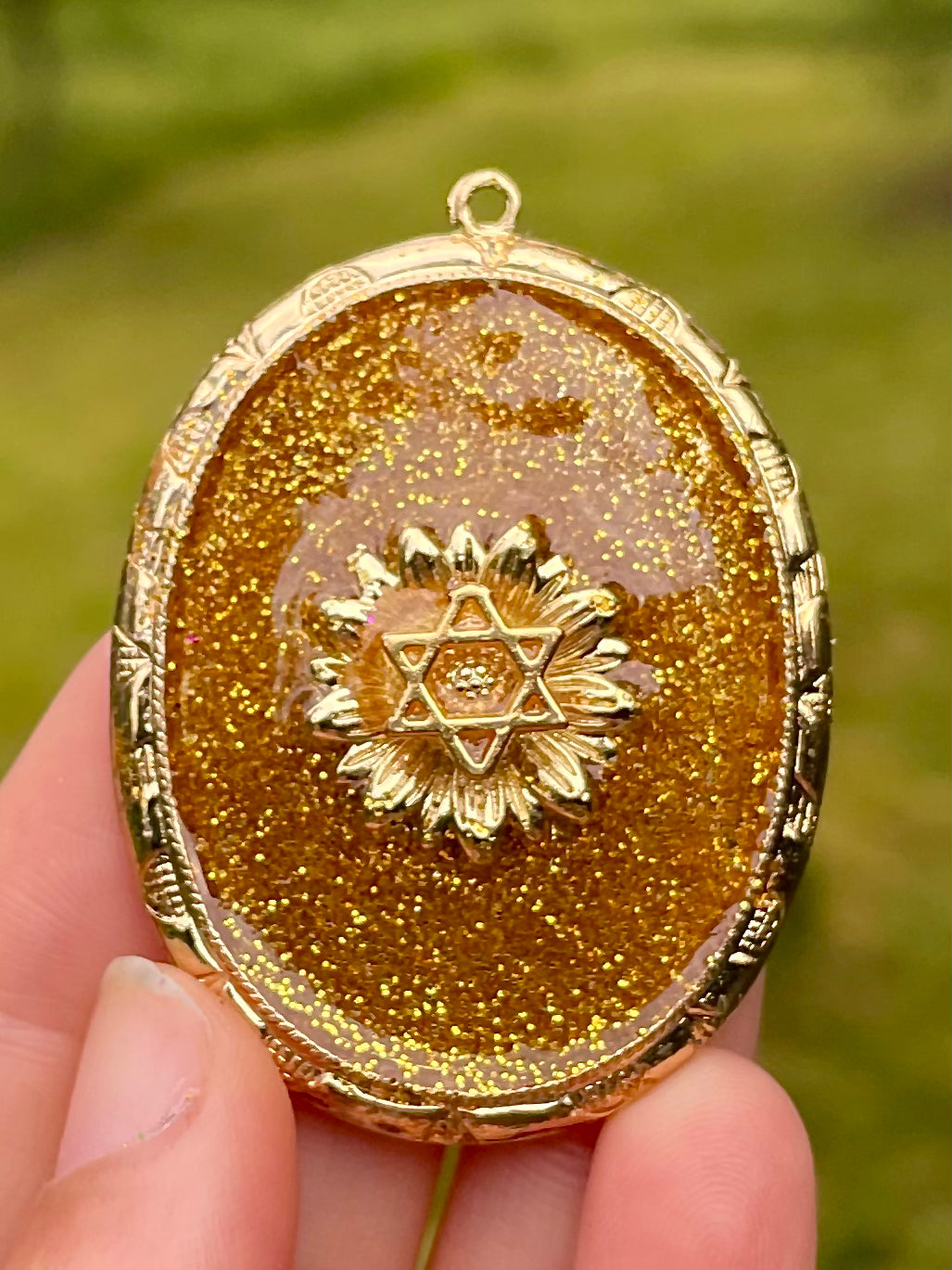 Sunflower Gold Plated Magen David with Gold Glitter in Resin, Oval Framed