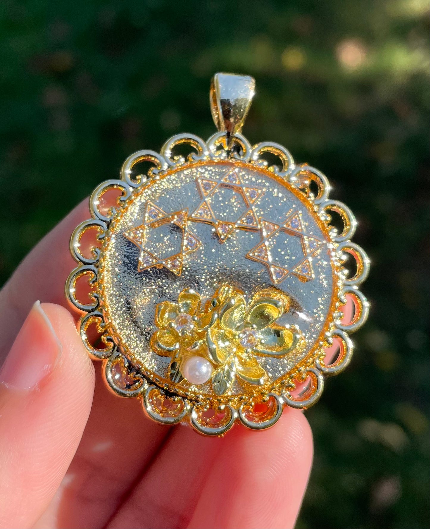 Triple Magen David and 3D Flowers Resin Round Decorated Pendant