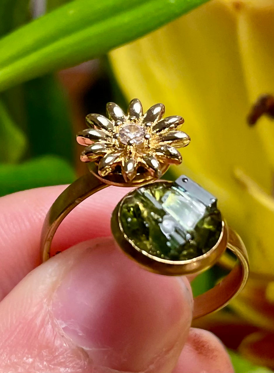 Green Tourmaline Ring with Daisy Flower