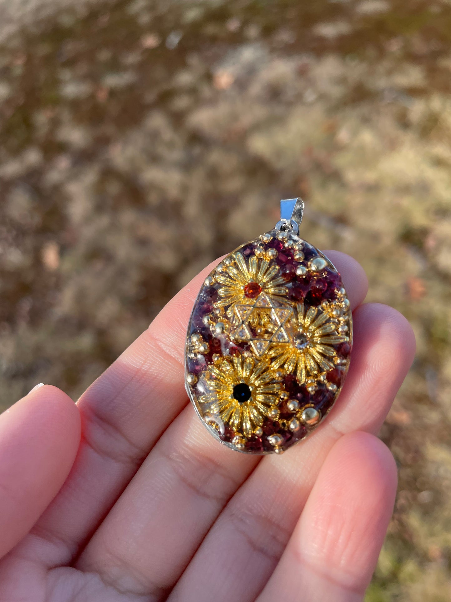 Magen David, Garnet Gems and 3 Flowers Pendant, In silver and gold tones