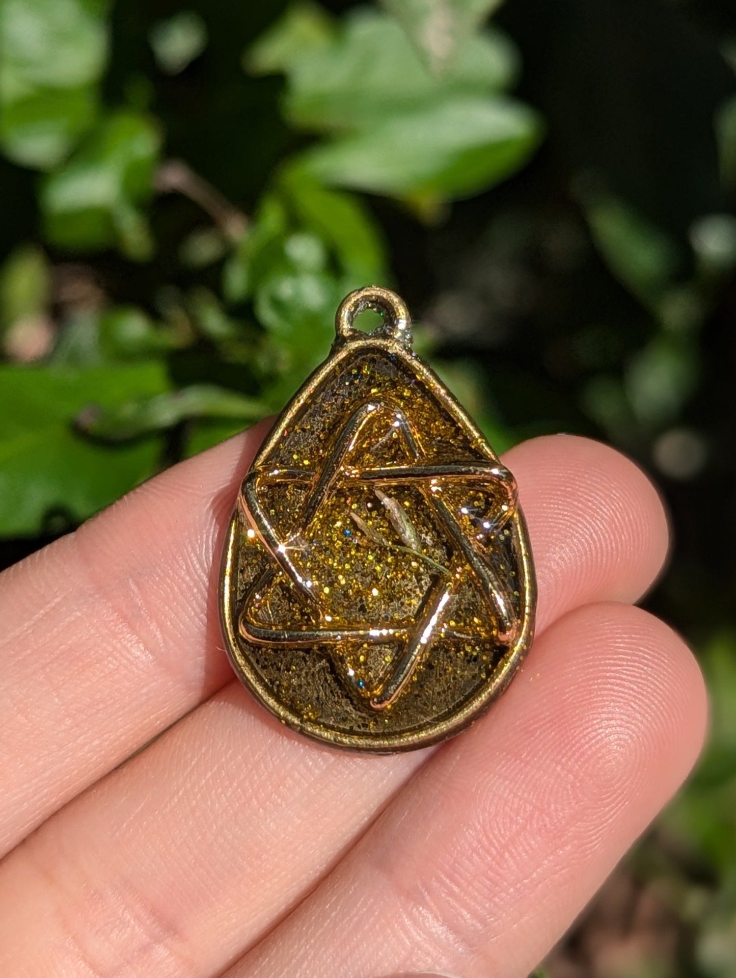 Israel Encapsulated: Oval Resin Plant, Gold Glitter and Soft Gold Plated Star of David