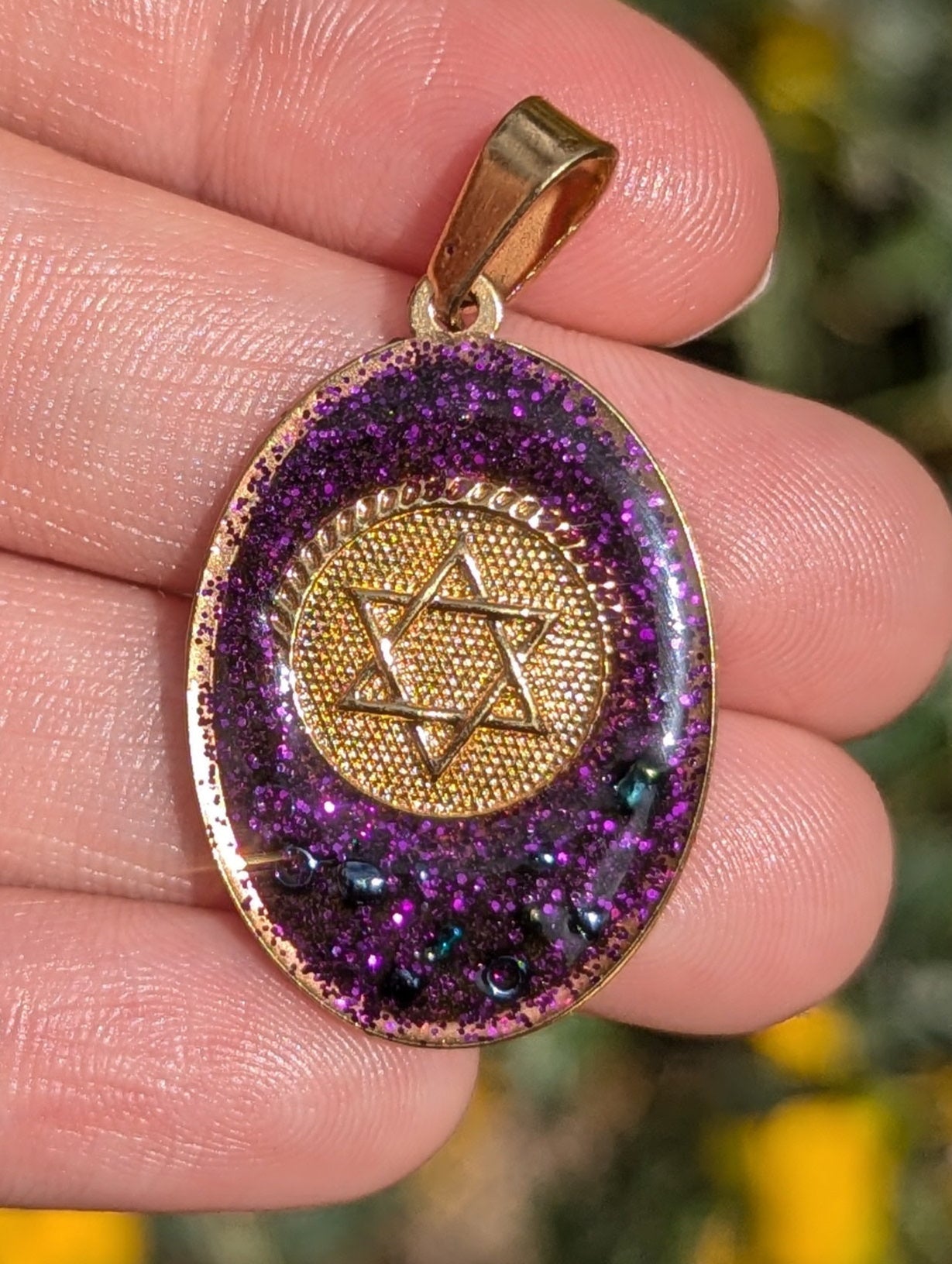 Joy Resin Pendant with Purple Pink Shine and Gold Plated Magen David