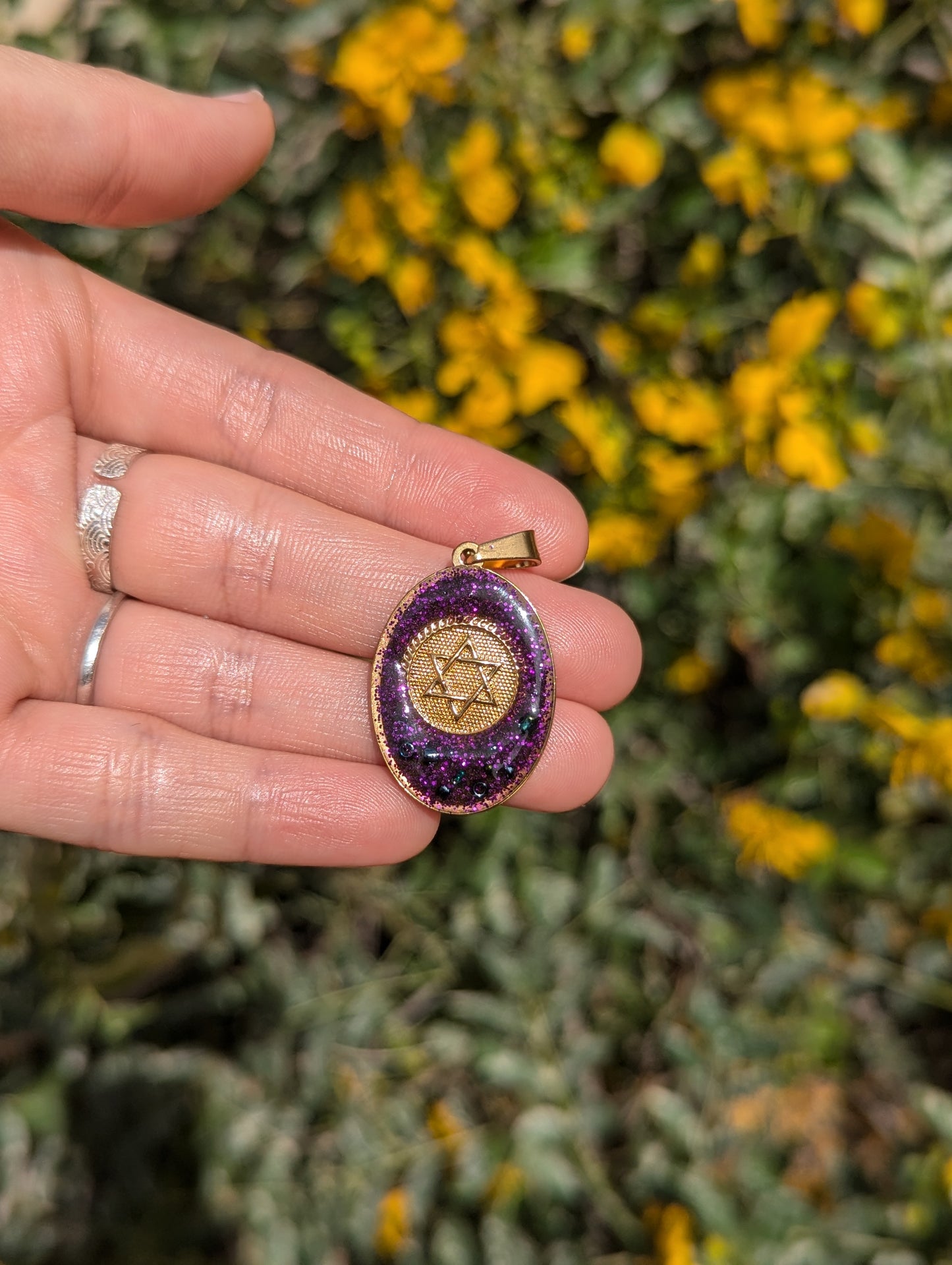 Joy Resin Pendant with Purple Pink Shine and Gold Plated Magen David