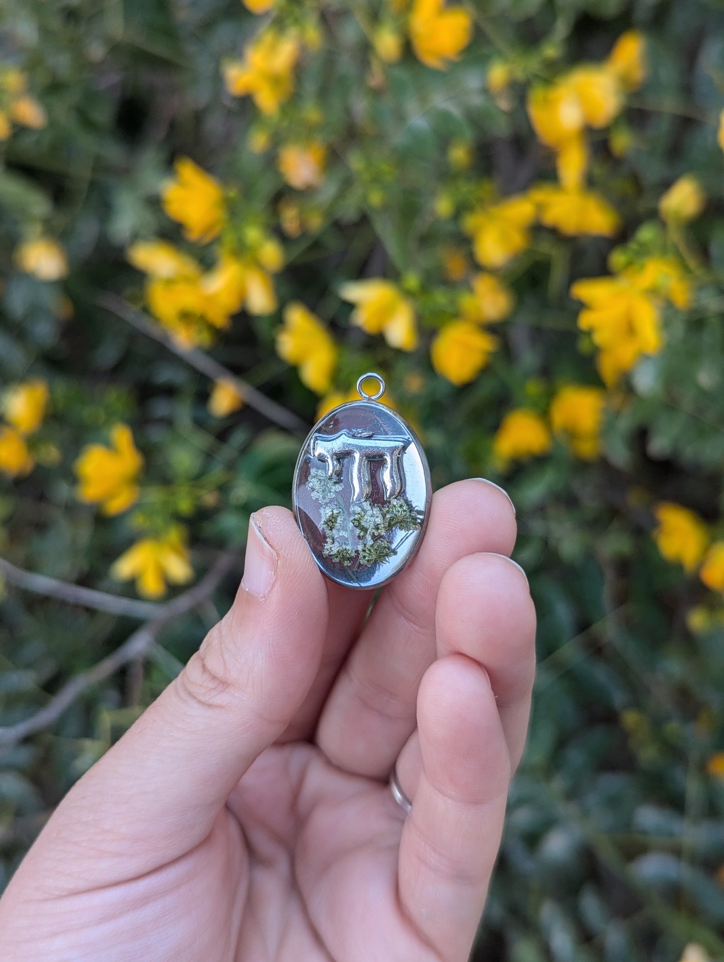 Tohar (purity) Pendant with Tiny White Israeli Flowers and Silver Chai in Resin