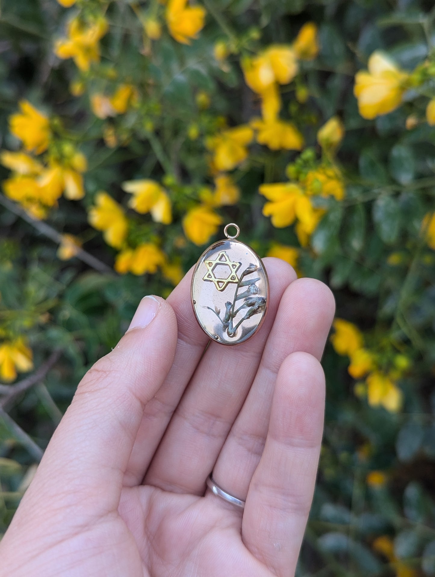 Lora Pendant with Tiny Israeli White Flowers in in Rose Golden Resin Pendant
