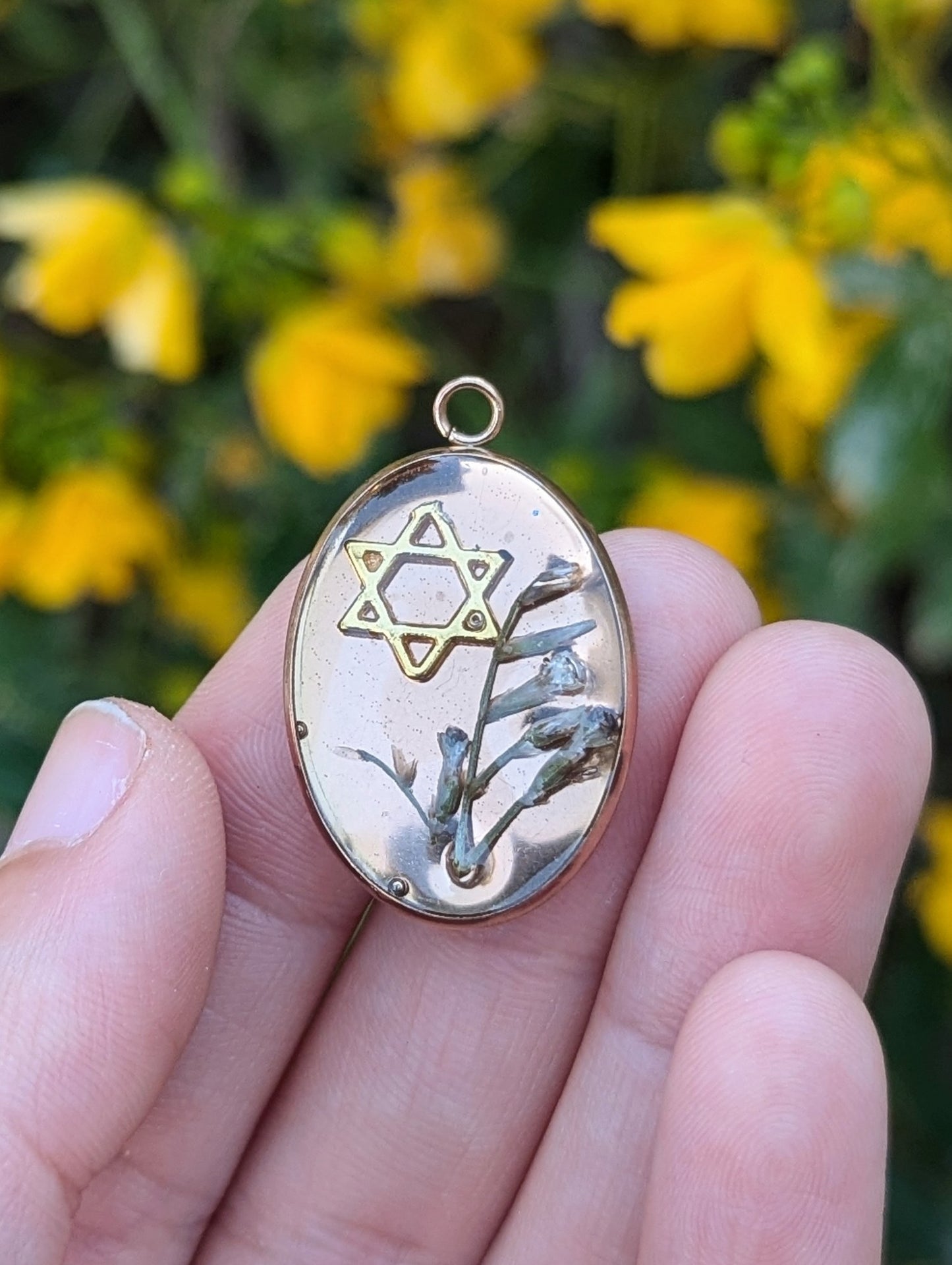 Lora Pendant with Tiny Israeli White Flowers in in Rose Golden Resin Pendant