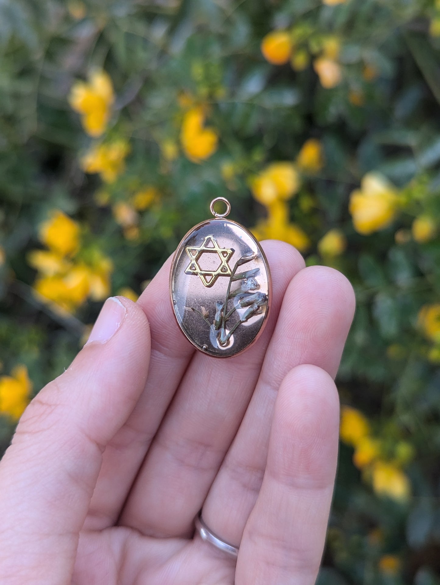 Lora Pendant with Tiny Israeli White Flowers in in Rose Golden Resin Pendant