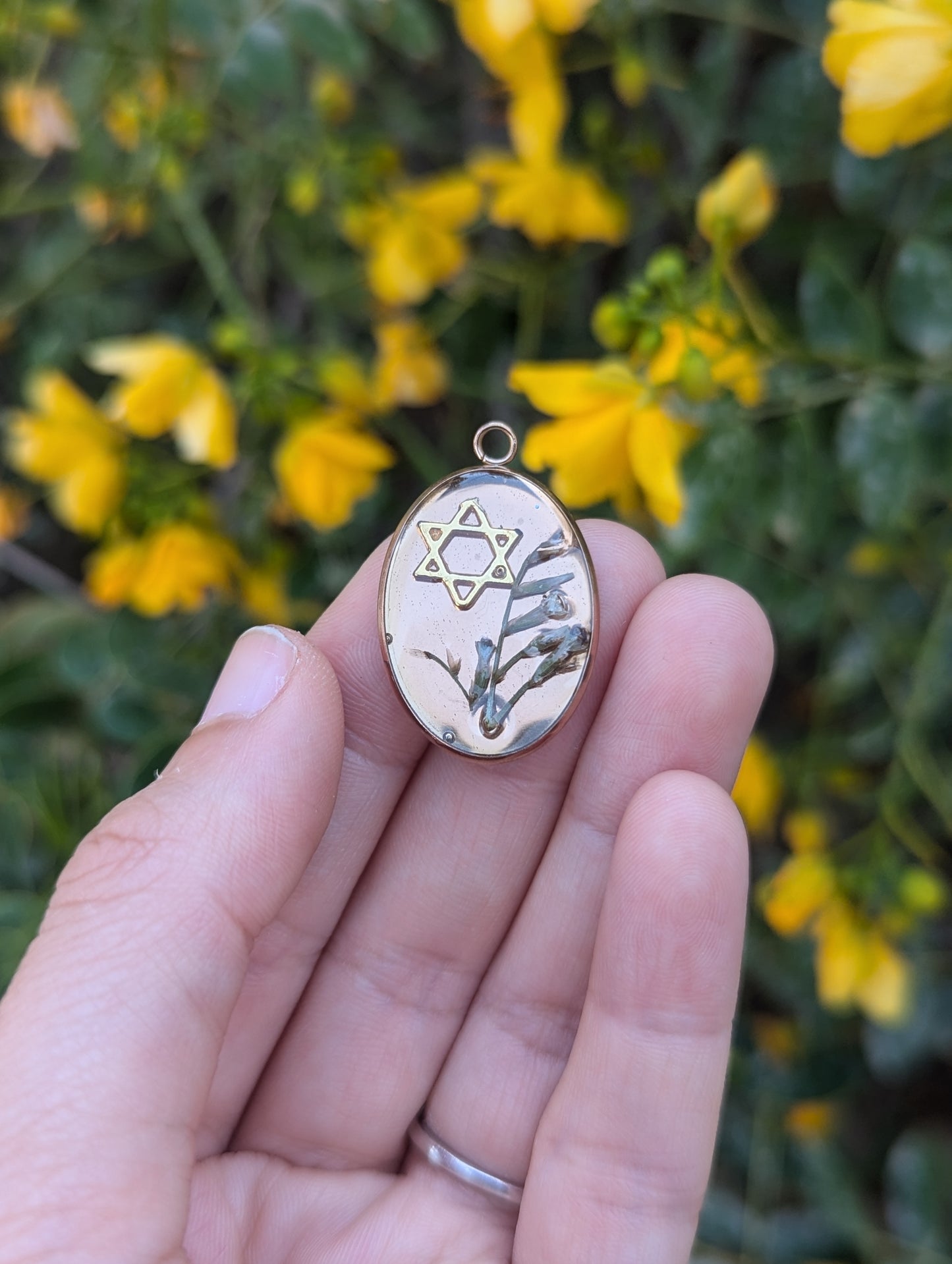 Lora Pendant with Tiny Israeli White Flowers in in Rose Golden Resin Pendant