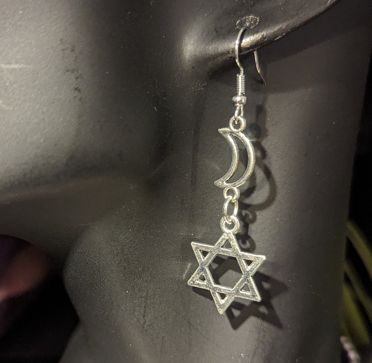 Set of Necklace, Earrings and Bracelet: Star of David Jewish Small Silver Zircon Pendant, Silver Arrow Beads and Blue Beads