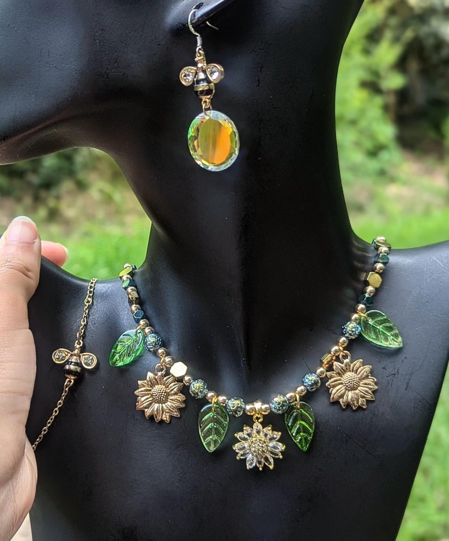 ISRAEL Wildflower Set: Zircon and golden sunflower pendants, bee and round glass golden earrings and bee golden bracelet
