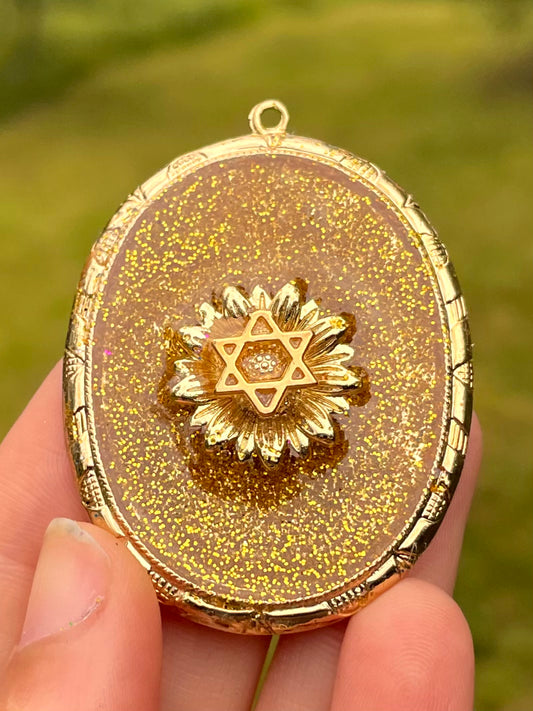 Sunflower Gold Plated Magen David with Gold Glitter in Resin, Oval Framed