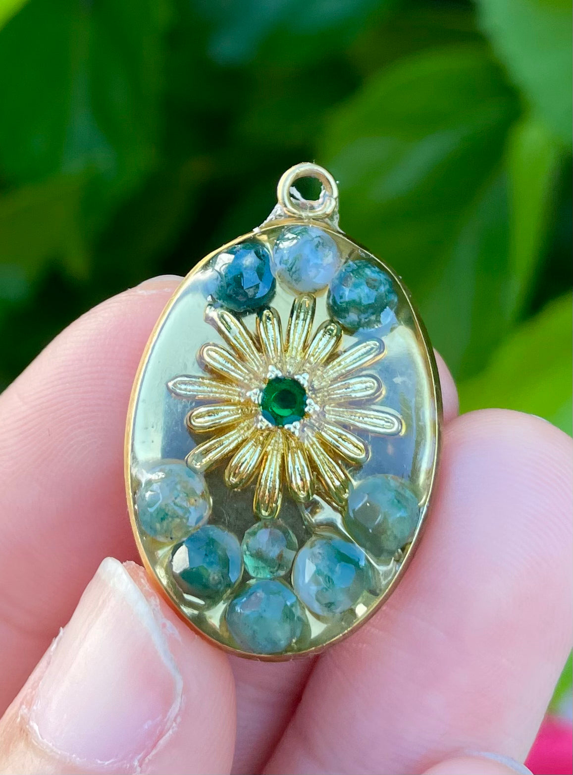 Moss Flower: Gold plated Flower and Green Zirconia, Moss Agate Gemstones in Oval gold Plated Stainless Steel Pendant