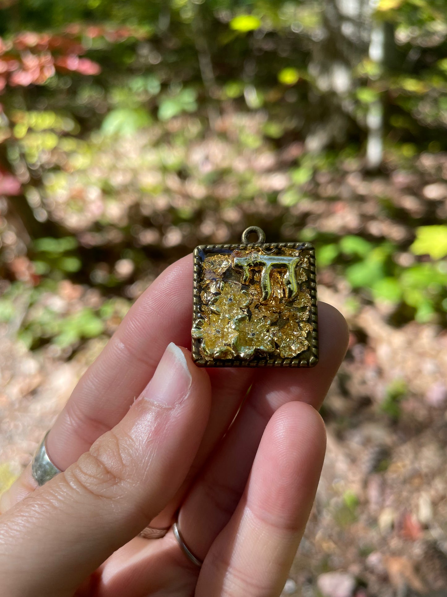 Gold plated Chai Flowers Pendant in Squared Frame
