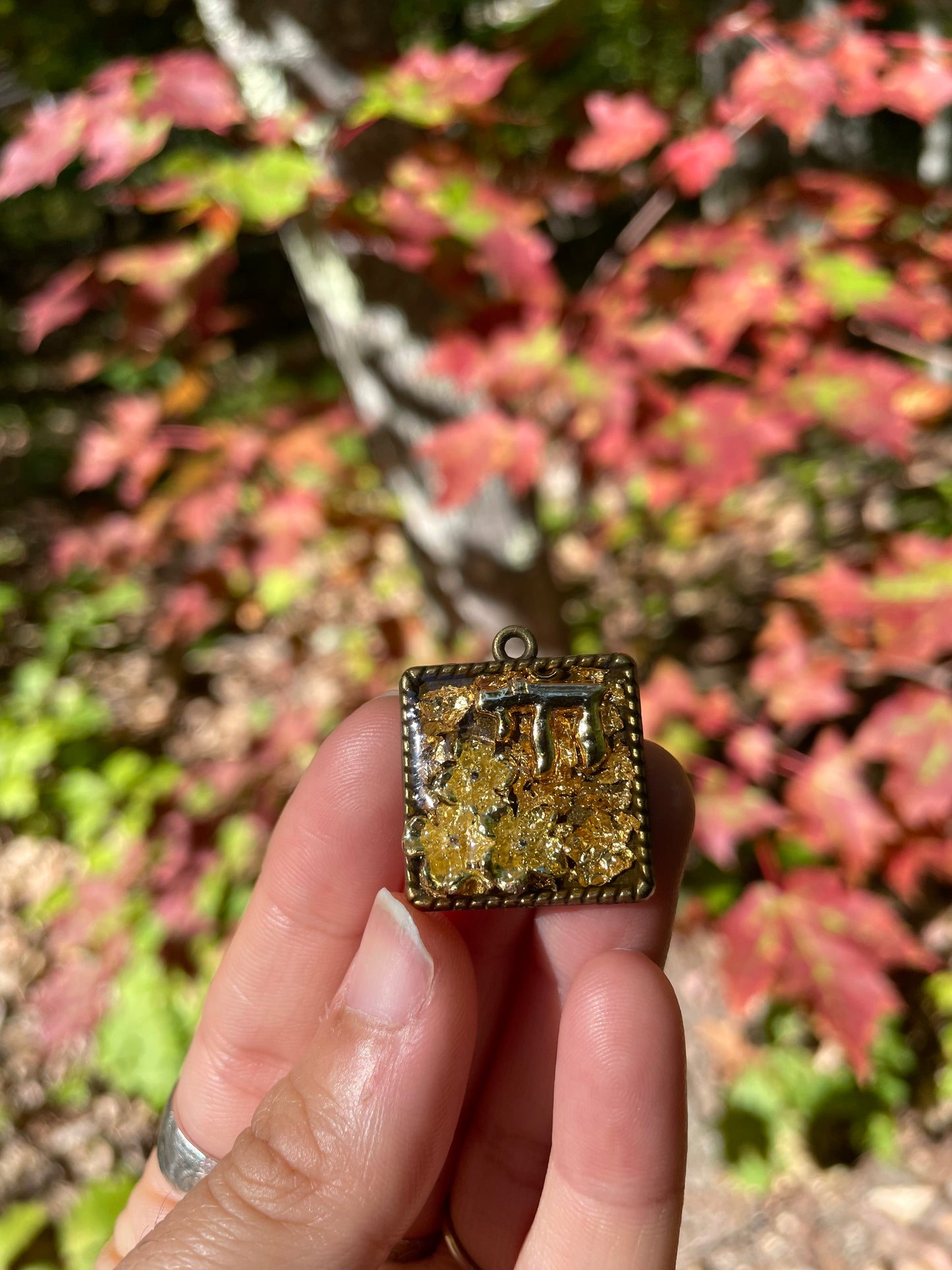 Gold plated Chai Flowers Pendant in Squared Frame