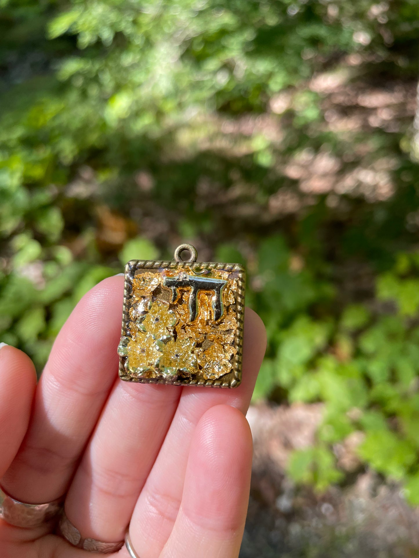 Gold plated Chai Flowers Pendant in Squared Frame