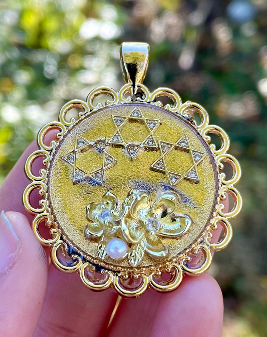 Triple Magen David and 3D Flowers Resin Round Decorated Pendant