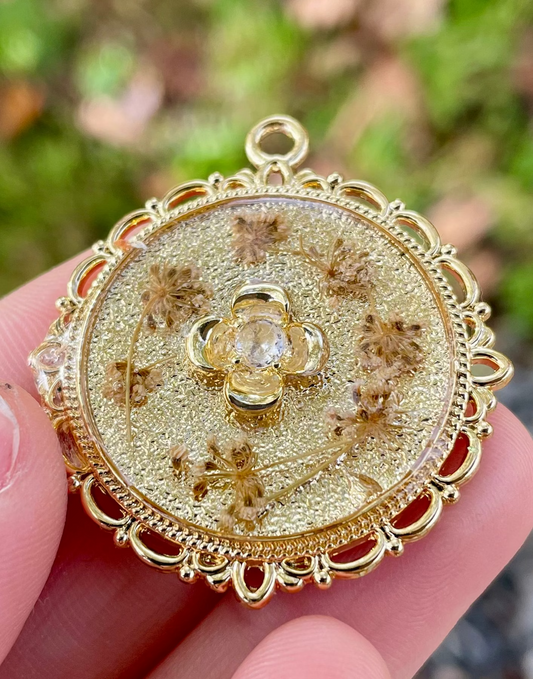 4 Leaf Flower Pendant and Israeli Dried Flowers Pendants