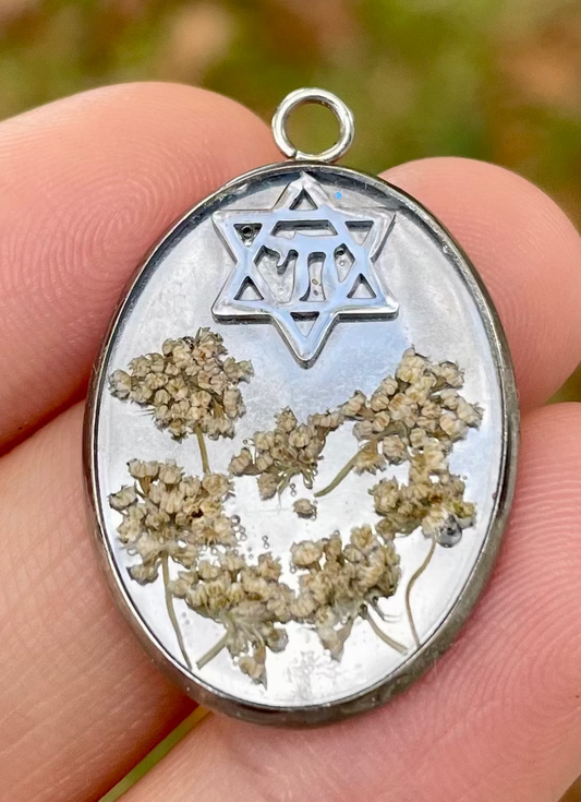 Chai Magen David with Israeli White Flowers