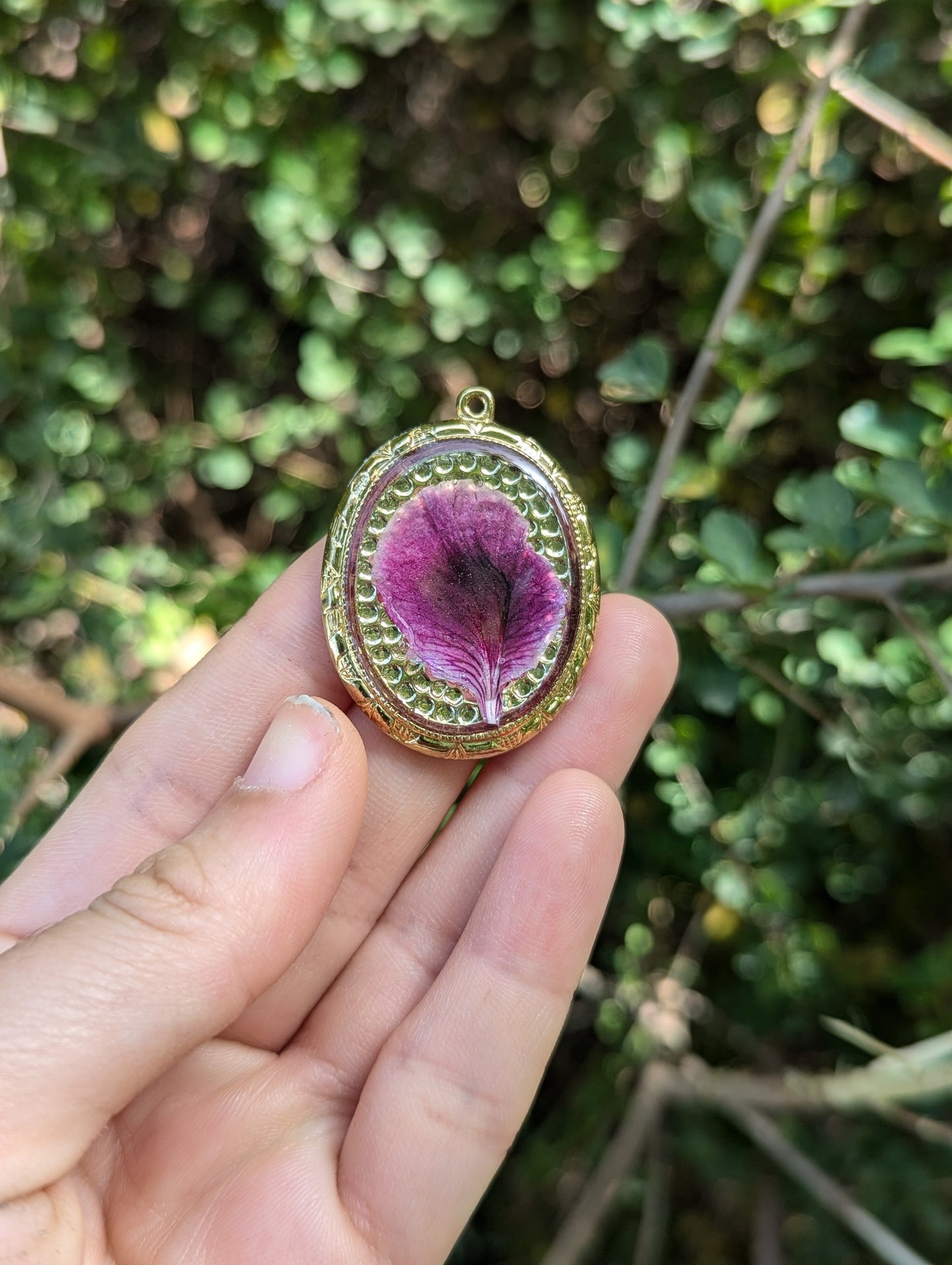 Anna: Pink Purple Israeli Flower Leaf in Oval Decorated Gold Plated Resin Pendant
