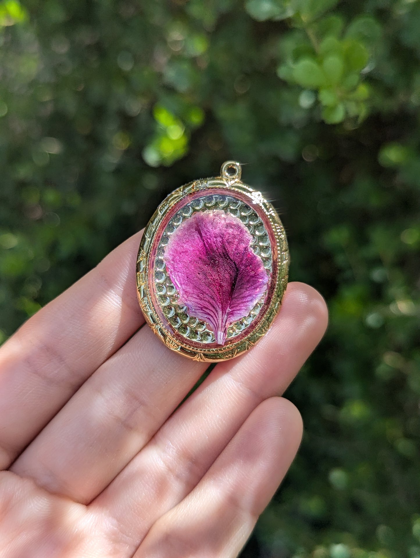 Anna: Pink Purple Israeli Flower Leaf in Oval Decorated Gold Plated Resin Pendant