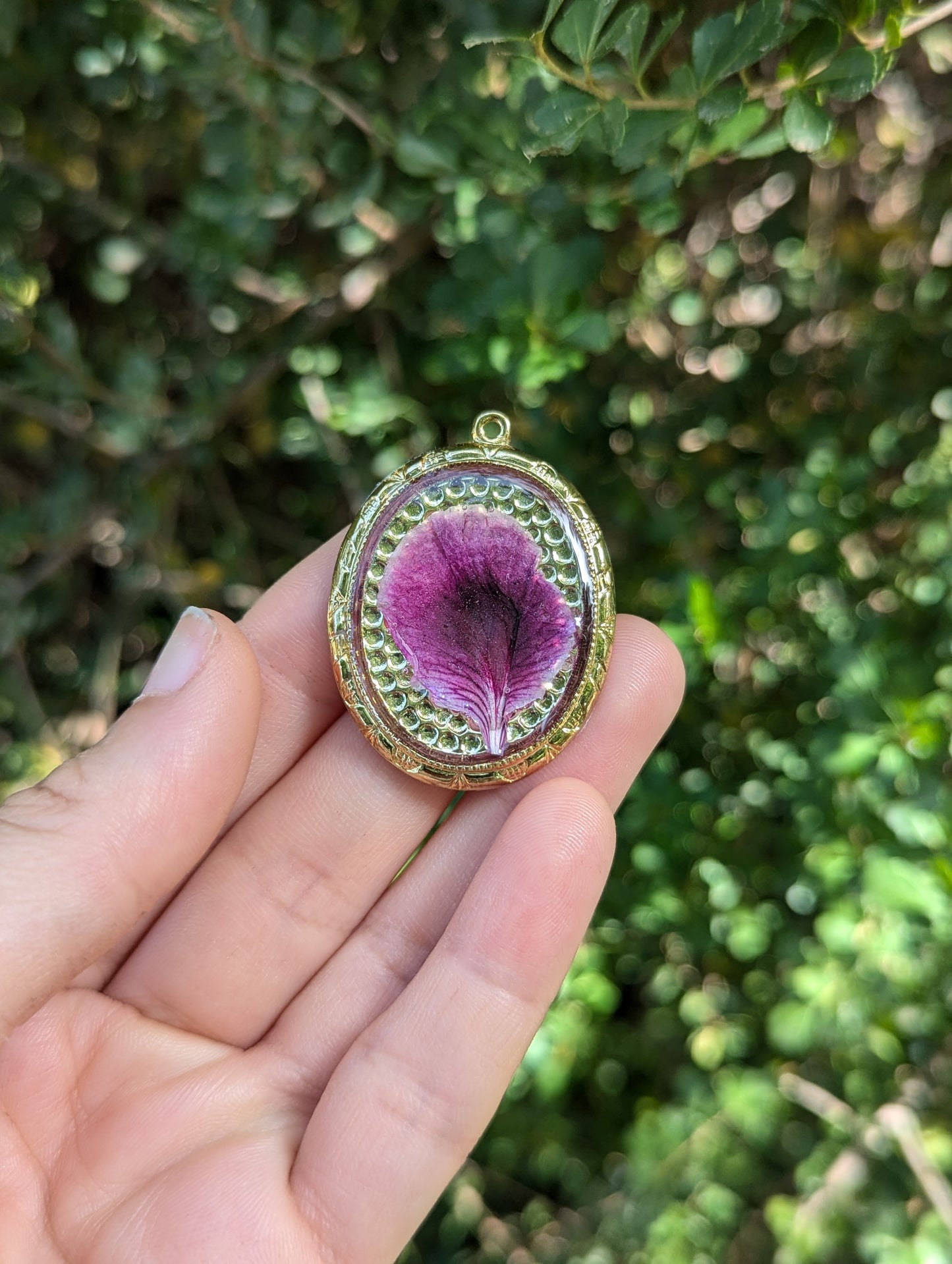 Anna: Pink Purple Israeli Flower Leaf in Oval Decorated Gold Plated Resin Pendant