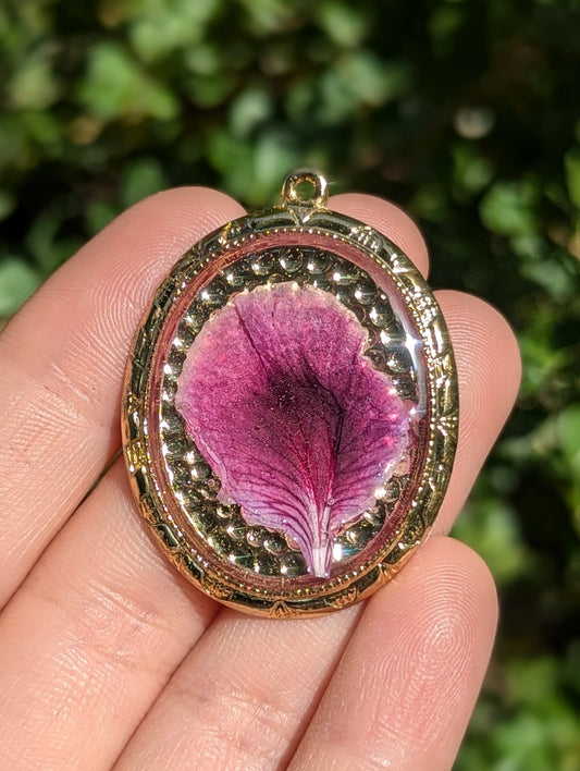 Anna: Pink Purple Israeli Flower Leaf in Oval Decorated Gold Plated Resin Pendant