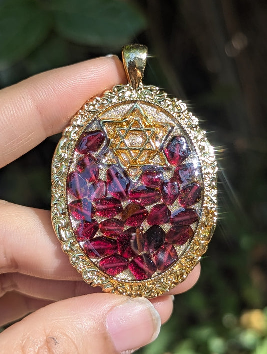 Zer'ei Rimon (pomegranate seeds): Garnet Gemstones and Double Magen David in Decorated Oval Large Frame