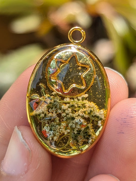 Talia: White Green Tiny Israeli Flowers and Round Gold Plated Magen David in Oval Resin