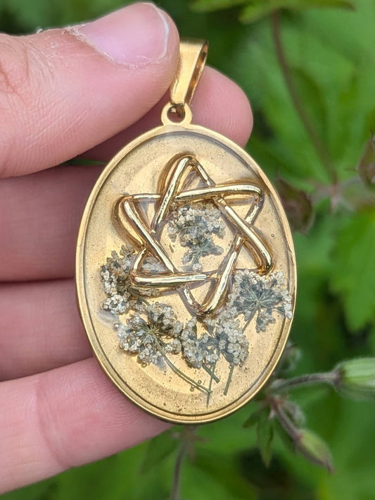 Nona: Israeli White Flowers and Gold Plated Oval Magen David Resin Pendant
