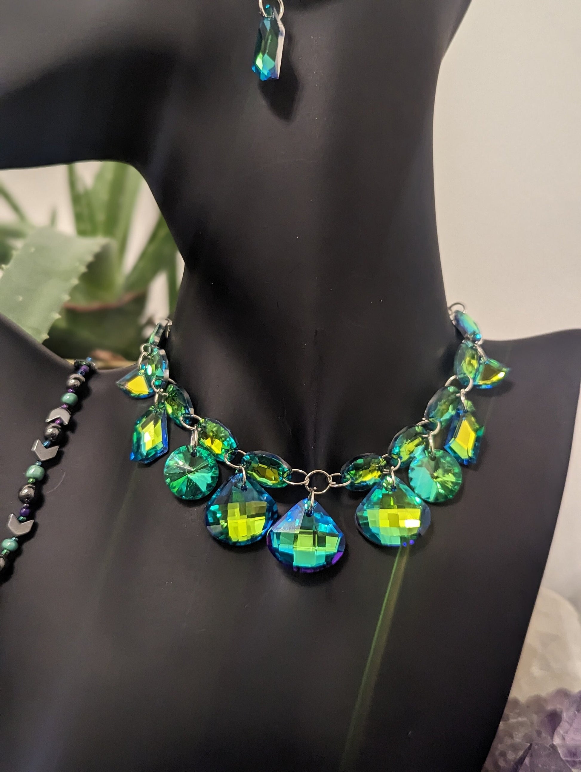 Shimmering Green Set: Necklace, Bracelet and Earrings with 20 Shiny Light Green Blue Pendants, Handmade Green Royal Vintage Style Necklace