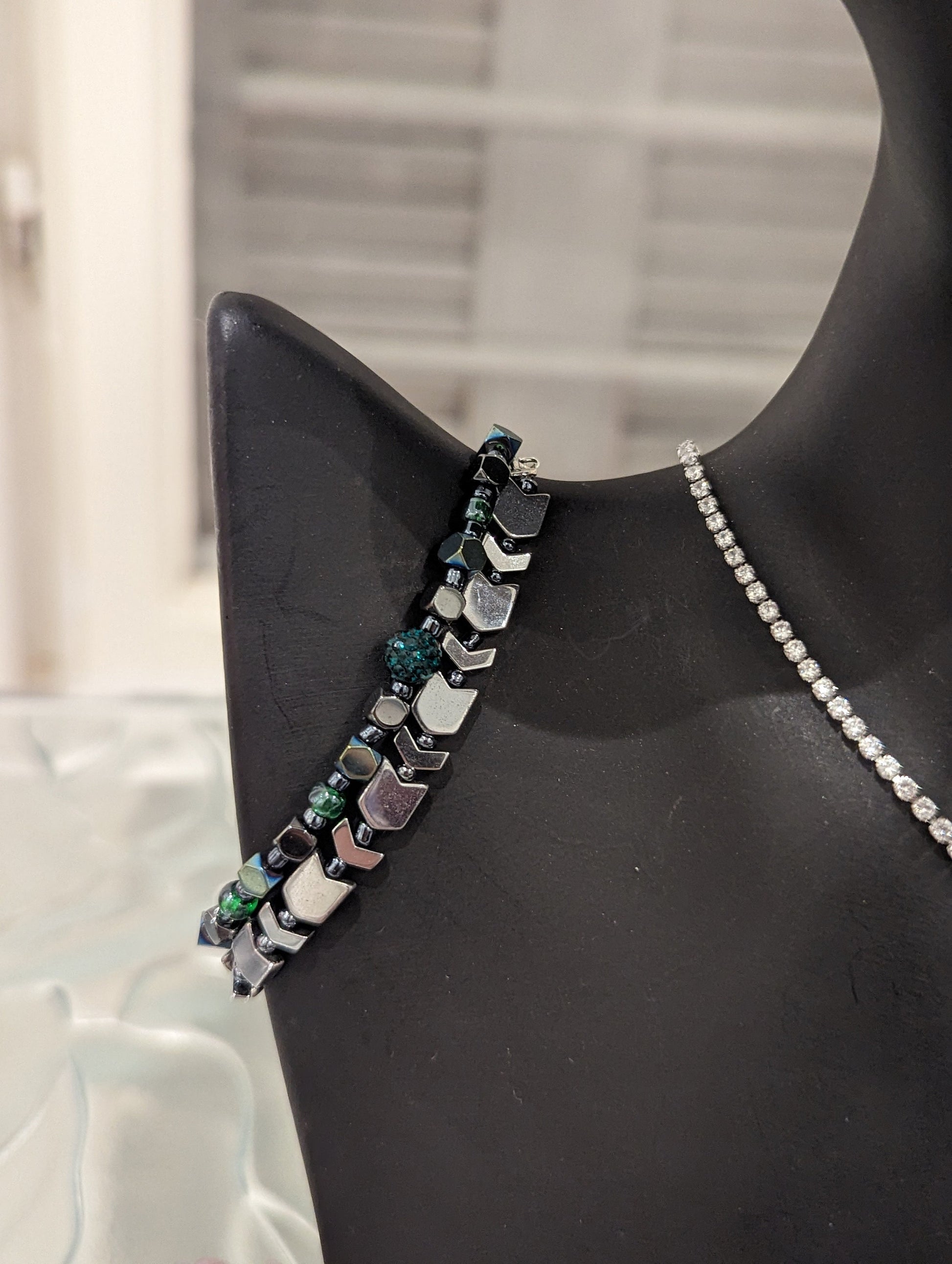 Zircon Set 5: Dark Green Zircon Drop Choker Adjustable Necklace, Two Beaded Bracelets with Arrow and Green Beads and Green Zircon Earrings