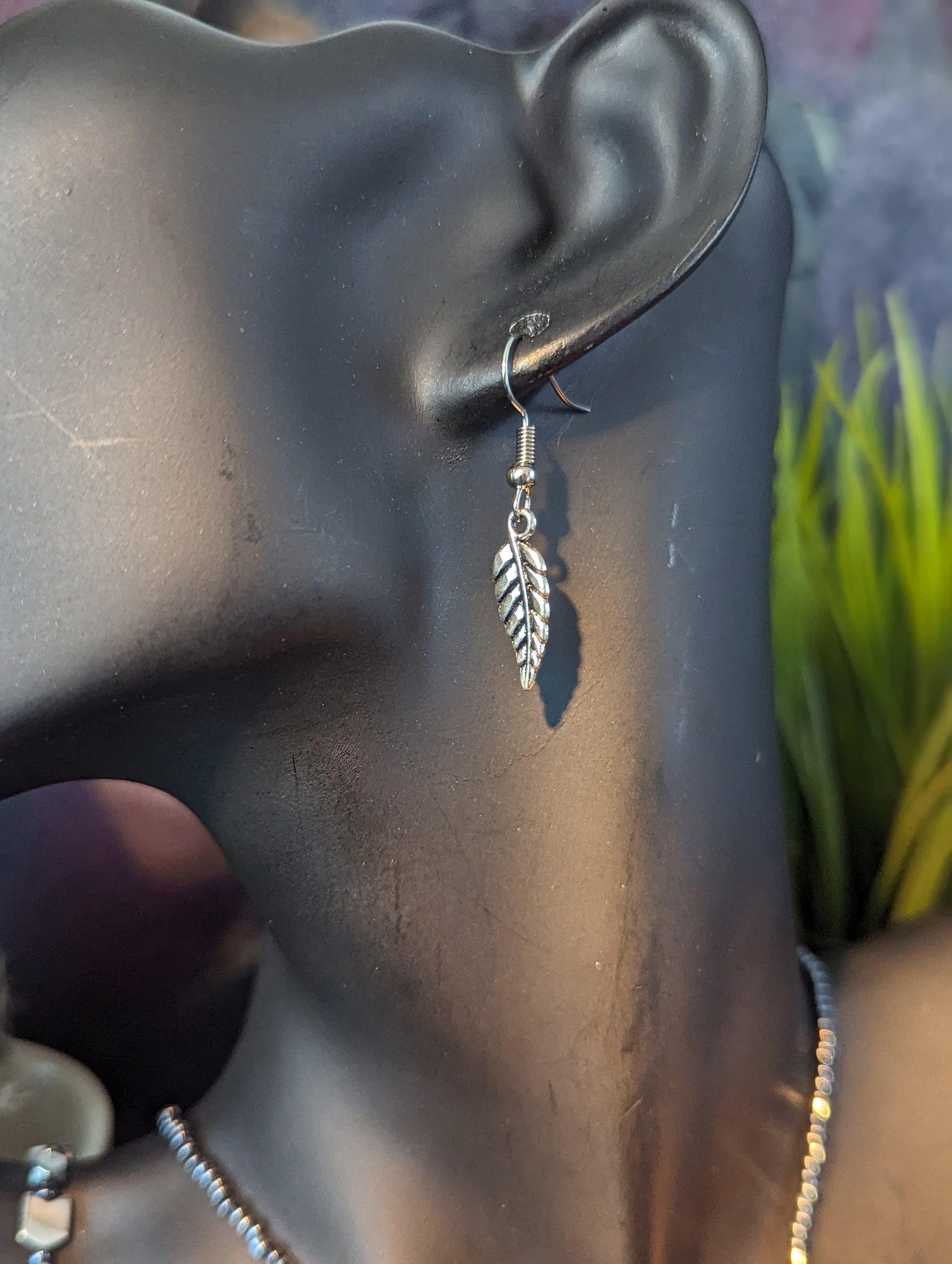 AMERICA East Cost. Strong Feathers Set: Silver Feather Necklace and Earrings, Beaded Silver Black Necklace and Silver Arrows Bracelet