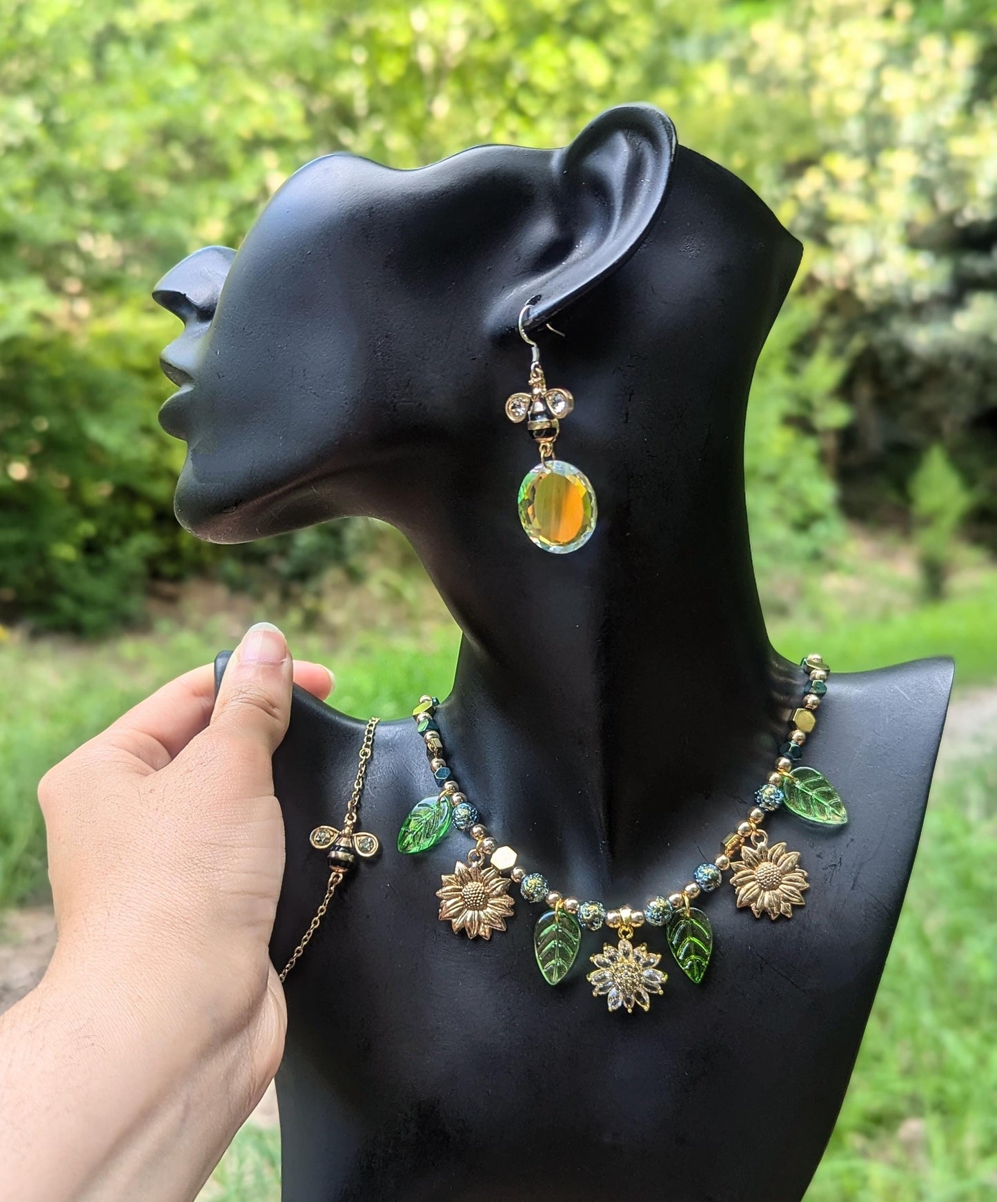 ISRAEL Wildflower Set: Zircon and golden sunflower pendants, bee and round glass golden earrings and bee golden bracelet