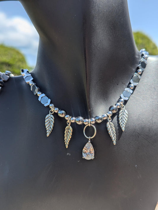 AMERICA East Coast. Zirconia Feathers Set: with silvery feathers and zircon earrings, beaded grey silver arrows bracelet